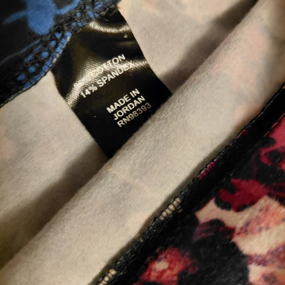 Vintage Slimming Options Black and White Patterned Women's Leggings. Size M - Picture 5 of 6